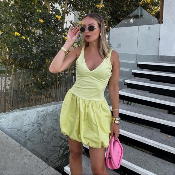 Flyer Auctioning Tons of Zara, MAC Cosmetics, Michael Kors, Coach,Skims - Picture 10 of 16